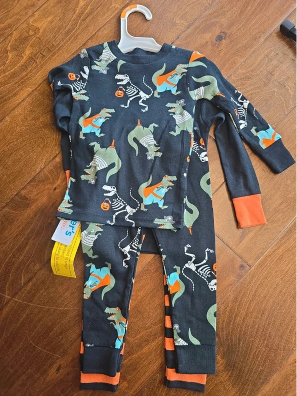 12m brand new carter's halloween pajamas item 472G8